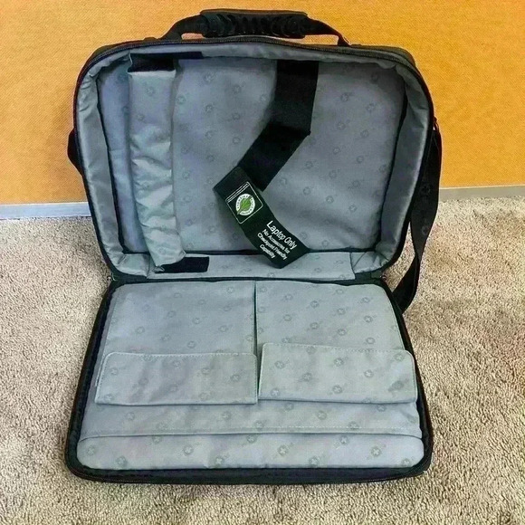 Swiss Gear Laptop Bag - Picture 4 of 7